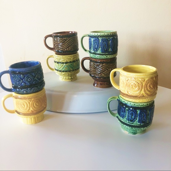 SOLD Set of 8 stackable colorful Aztec mugs 60s style - Picture 2 of 12